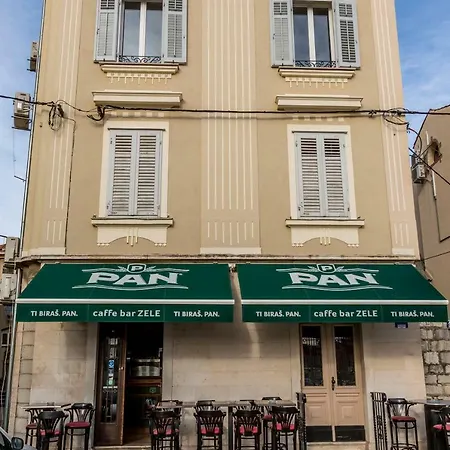 Queen Apartment Split Exterior photo