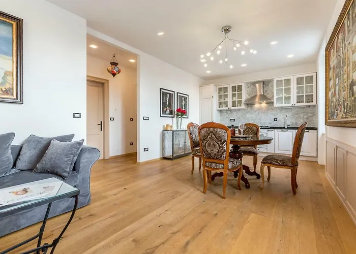 Queen Apartment